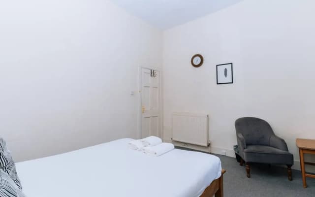 Bright High-ceiling 2BD Flat - Central Edinburgh! - photo 4