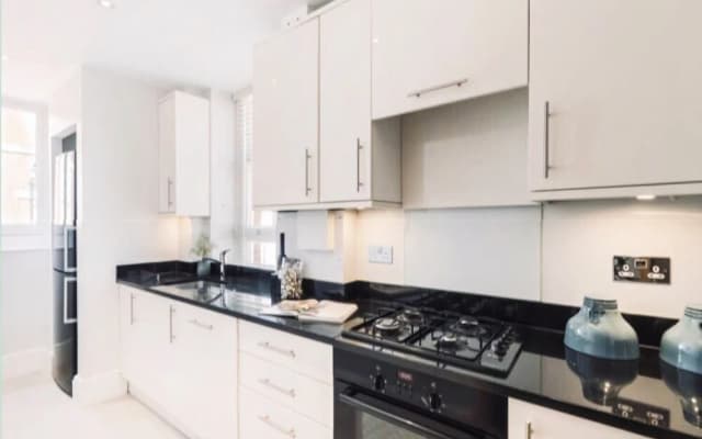 The Mayfair Oxford Street Apartment - photo 2