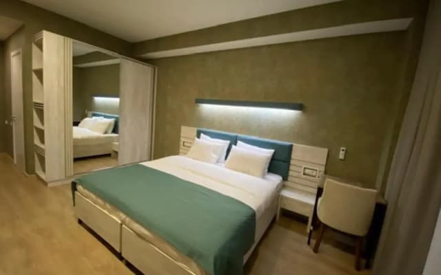 Round Garden Hotel - photo 4