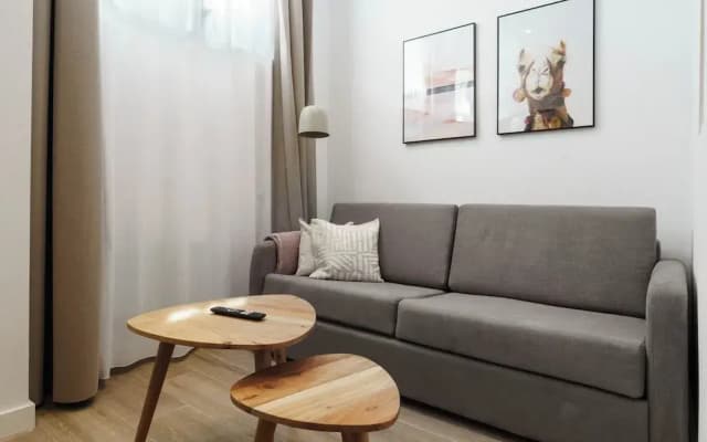 Limehome Madrid Calle de Matilde Diez - photo 3