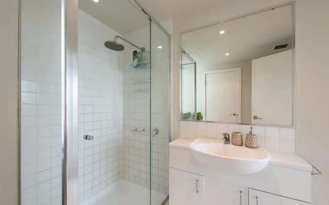 Beautiful 1-bed in St Kilda w/ Parking & Terrace - photo 5