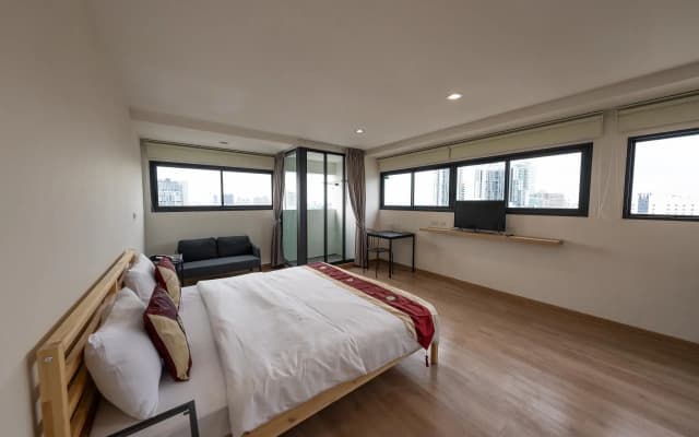 L.A.Tower Hotel - photo 3