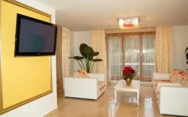 Luxury Apartment In Versace Style - photo 5