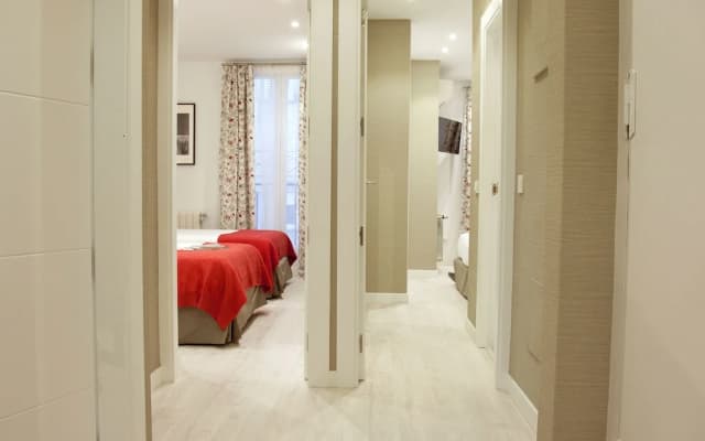 Feelathome Madrid Suites Apartments - photo 2