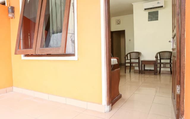 RedDoorz @ Mahendradatta 2 - photo 4