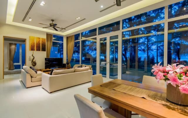 Excellence Beachfront Villa - photo 4