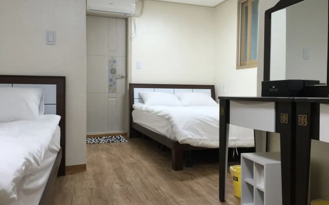 Hamory Guesthouse - photo 4