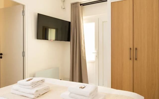 Elegance & Comfort With A/C in the Heart of 11th - photo 2
