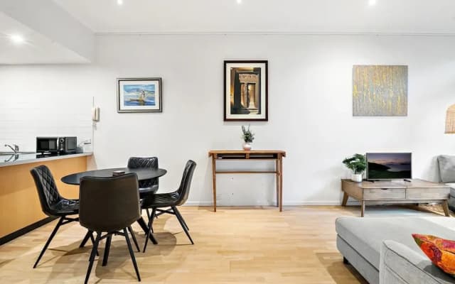 Peaceful 2-bed Apartment With Gym & Pool - photo 4