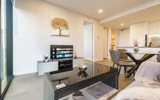Spectacular High level 2BR apt in Melbourne CBD - photo 2