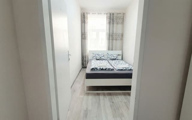 15 Min to Vienna Center - Affordable & Simple 5BR Apt with WIFI - photo 3