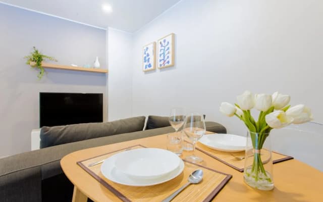 The Vibe Deluxe 1 Apartments - photo 2