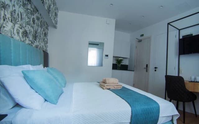 Phaedrus Living Modern Kriel Suites 003 - photo 4