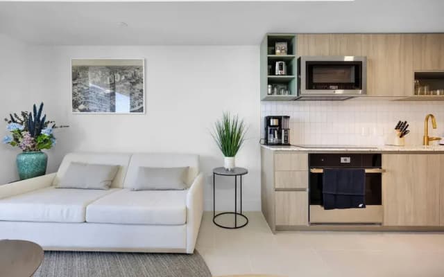 DTW Miami Luxury 1BR with Urban Views - photo 2