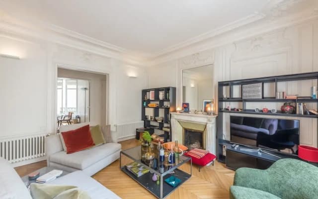 Four Saint Germain - Elegant Spacious 3 BDR Apartment in the Heart of Saint Germain - photo 3