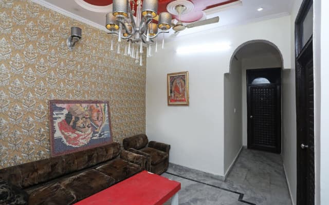 The Castle Bed  Breakfast - photo 3