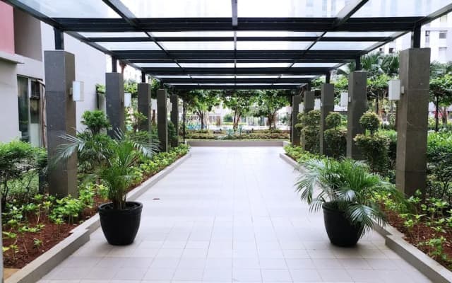 Homey And Fully Furnished Studio At Green Bay Pluit Apartment - photo 4