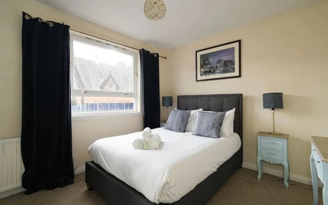 Royal Mile 2BR Apartment Private Balcony - photo 3