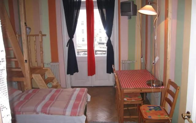 Locomotive Light Hostel  Apartments - photo 2