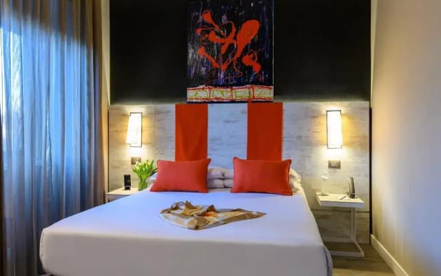 The Guardian Hotel - photo 2