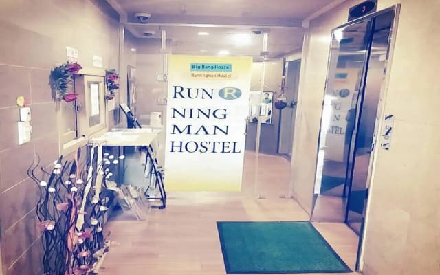 Running man hostel - photo 3