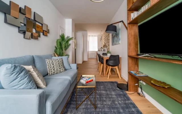 Beautiful 2-bedroom Apartment in South Pigalle - photo 2