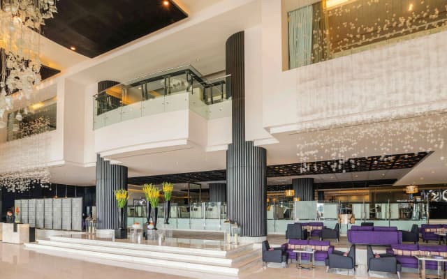 Sofitel Abu Dhabi Corniche Hotel - photo 2