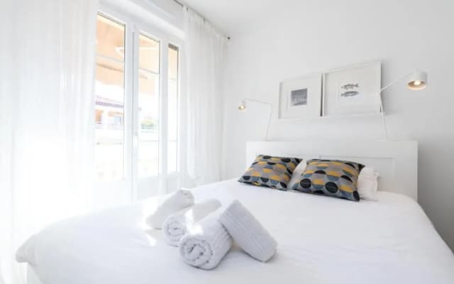 Cosy 1 Bdr Near Garibaldi Square - Top Floor & AC - photo 2