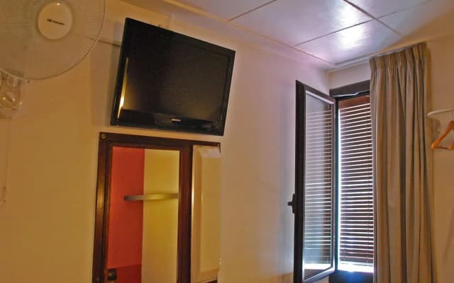 Hostal Radio - photo 2