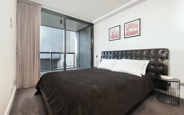 SH147 Sleek Split Level 2BR Surry Hills - photo 2