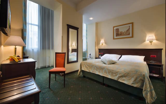 EA Hotel Downtown - photo 3
