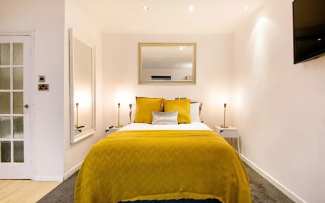 Beautiful Hyde Park Studio Flat - photo 4