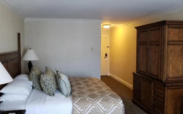 Chelsea Inn - photo 5