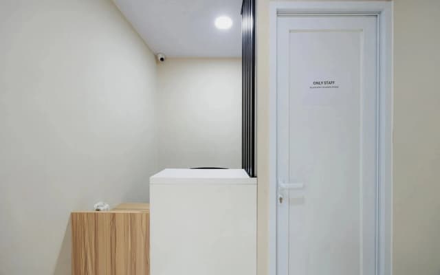 Urbanview Petukangan Mansion Jakarta - photo 2