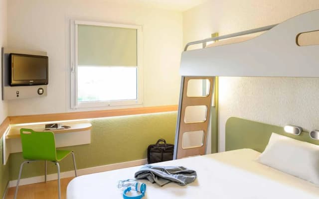 ibis budget Enfield - photo 4