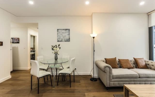 New Bright Apartment In Waterloo - photo 3