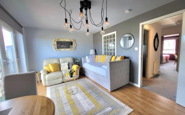 4 Separate Beds, Sleeps 6, Beautiful 2 bed Apt - photo 3
