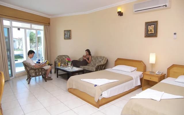 Holiday Beach Resort - photo 4