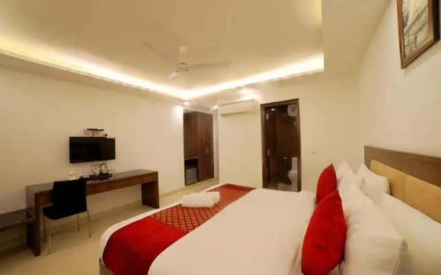 Hotel Peridot Near IGI Delhi Airport - photo 4