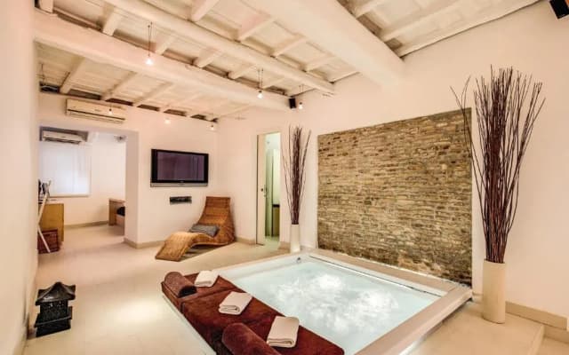 YH Jacuzzi Suite - photo 3