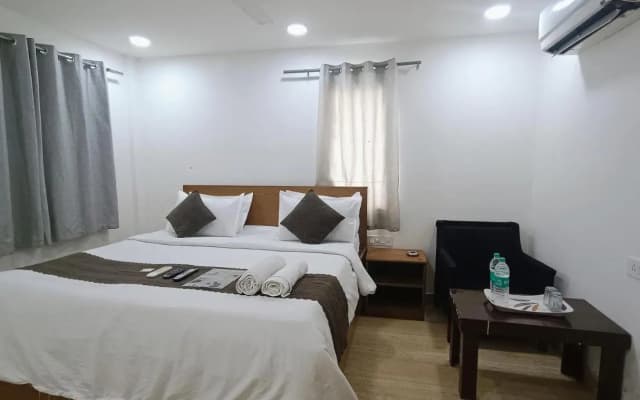 Mauryan Elite Hotel @ Devli Khanpur - photo 4
