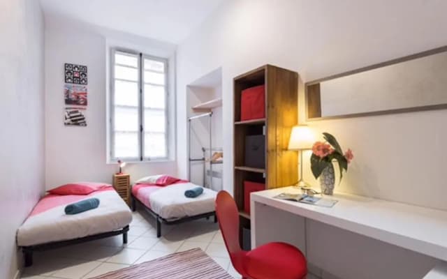 Ste Reparate F4 Moderne, Design, Place Rossetti, Heart Old Town - photo 4