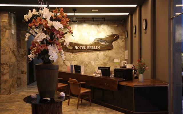 Hotel Berlin - photo 2