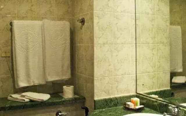 Ramee Guestline Hotel, Qurum Oman - photo 4