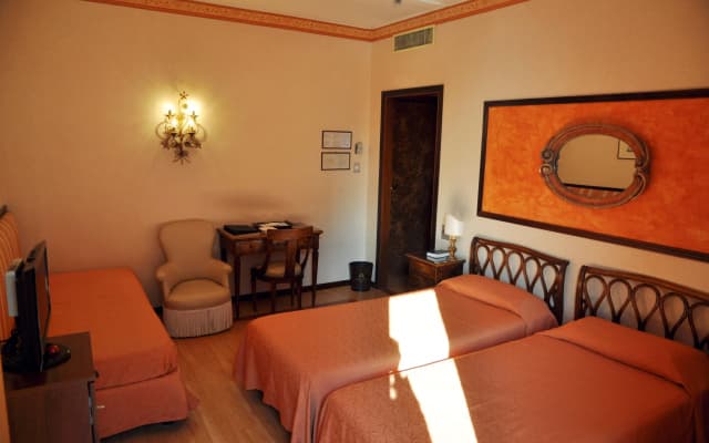 Admiral Hotel - photo 3