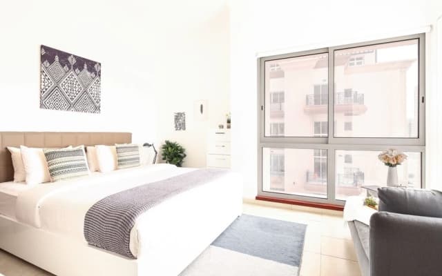 Stylish + Cozy 1BR in Sports City - photo 3