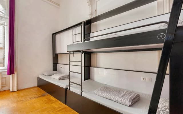Adagio Hostel Basilica - photo 4