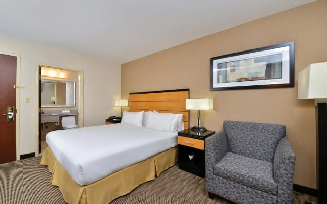 Holiday Inn Express Kennedy Airport - photo 4