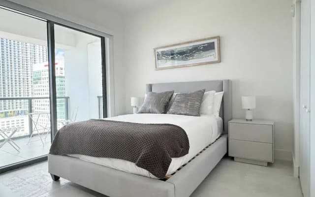 Luxury 3BR with Private Rooftop - photo 5