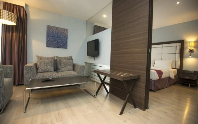 Sukhumvit Suites Hotel - photo 2
